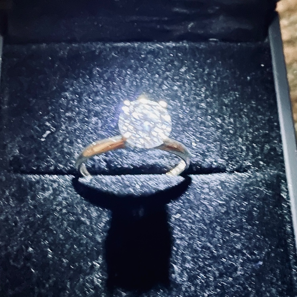 2  Carat, Round, Brilliant Diamond Solitaire Ring in Real 14K. Valuation Report.